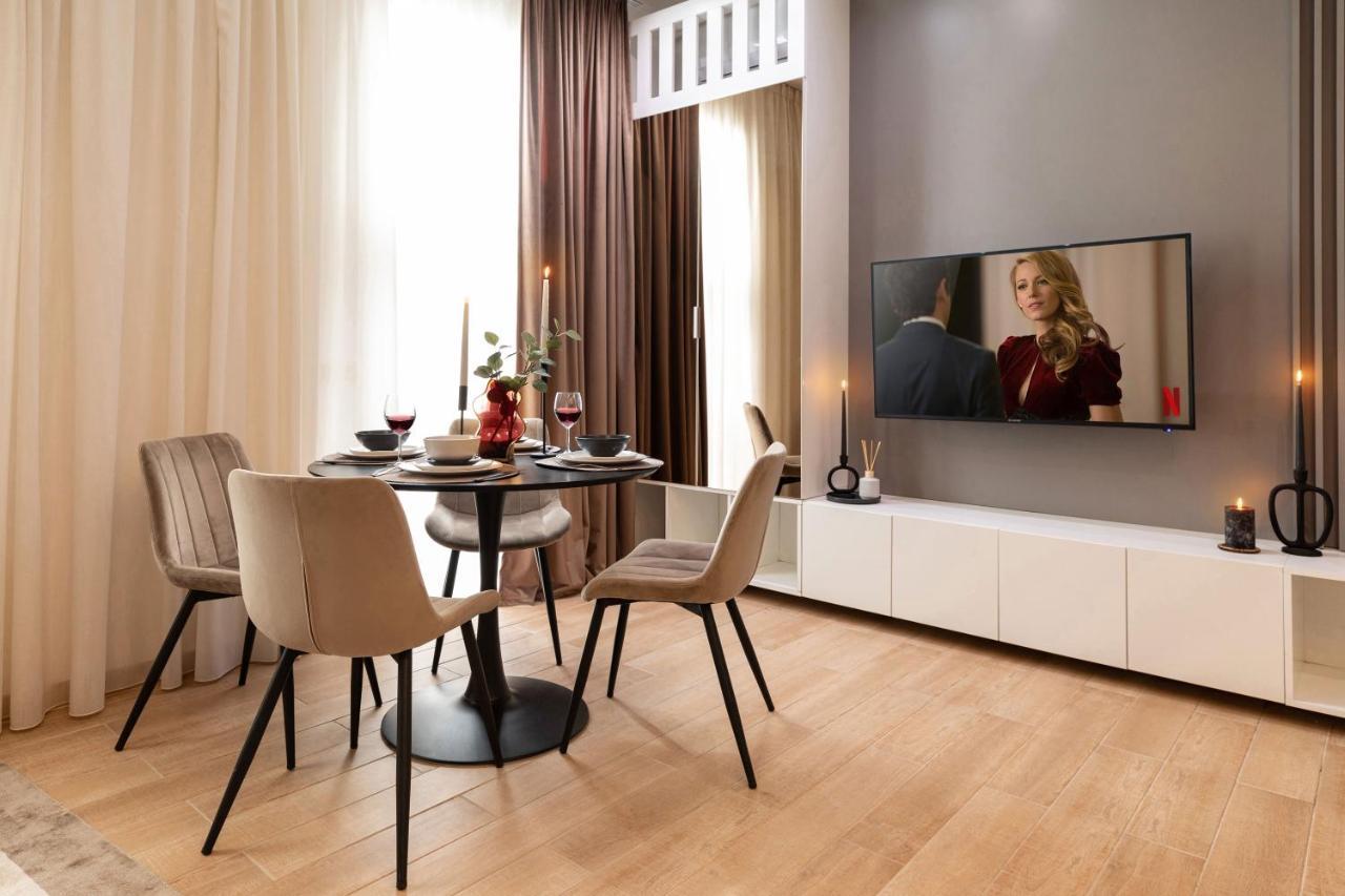 Apartment Qult - Misty Night *