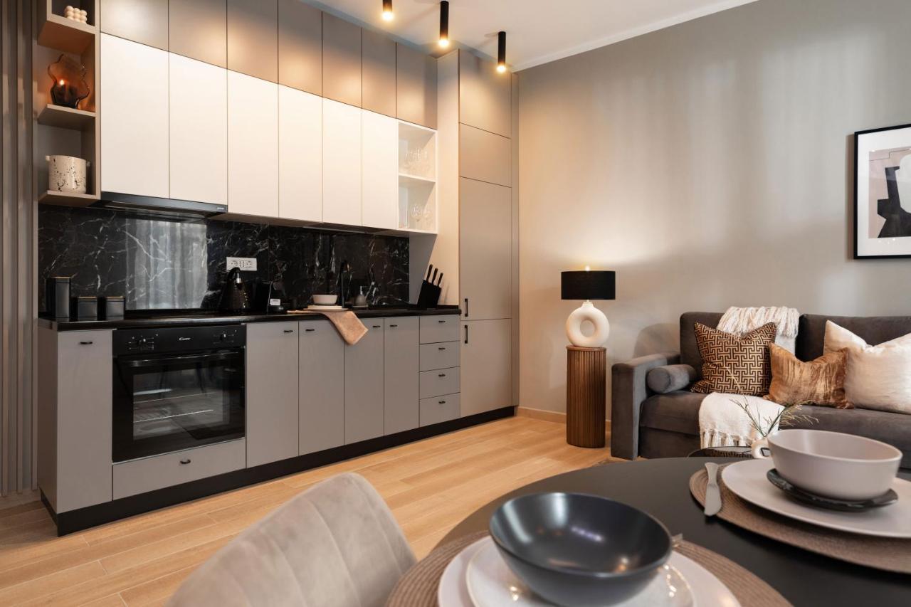 Qult - Misty Night Apartment Bucharest