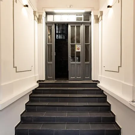 Qult - Misty Night Apartment Bucharest Exterior photo