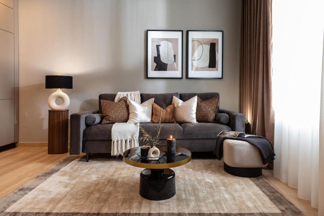 Qult - Misty Night Apartment *
