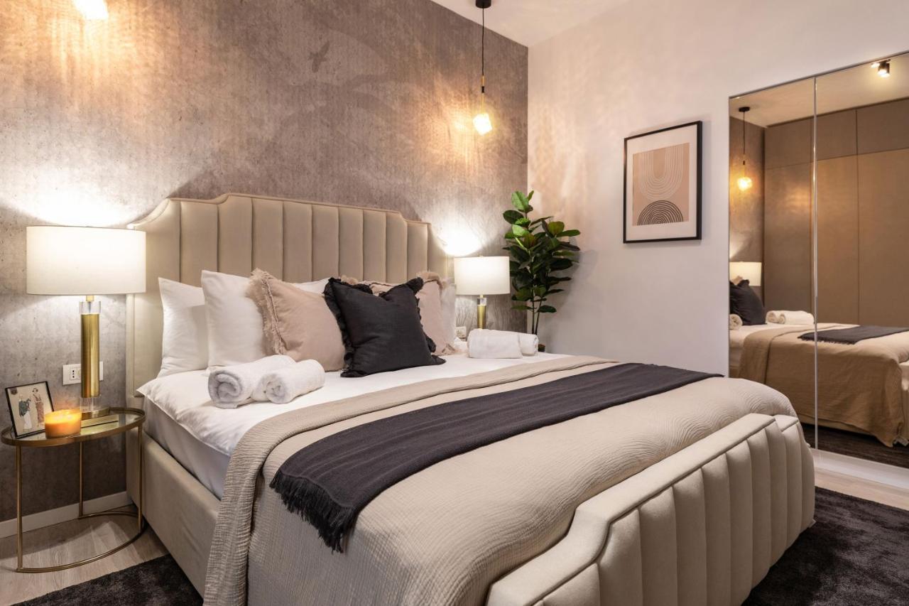Qult - Misty Night Apartment Bukarest